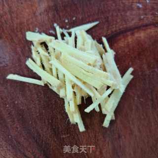 鲜鱿炒大葱的做法步骤：4