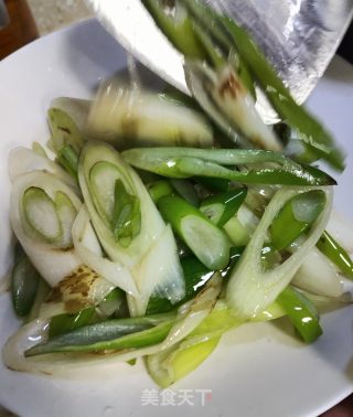 鲜鱿炒大葱的做法步骤：8