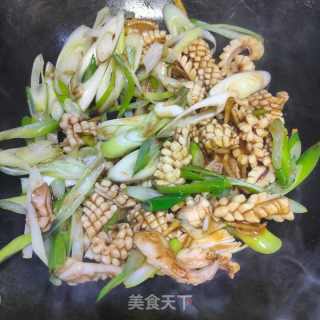 鲜鱿炒大葱的做法步骤：13