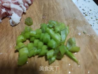 芹菜炒肉片的做法步骤：3