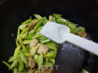 芹菜炒肉片的做法步骤：8
