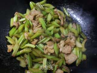 芹菜炒肉片的做法步骤：10
