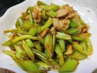 芹菜炒肉片的做法步骤：11