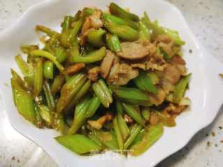 芹菜炒肉片的做法步骤：12