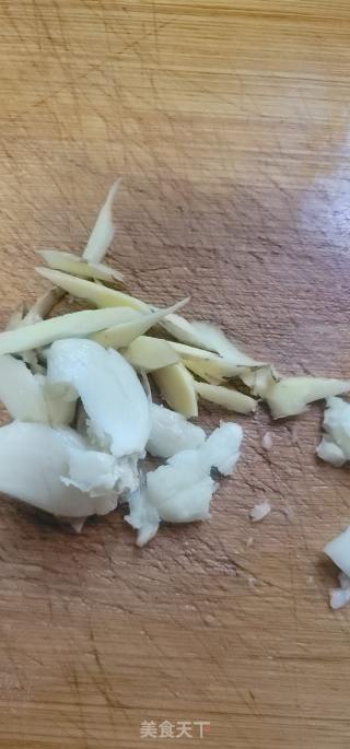 椒盐蒜香带鱼的做法步骤：3