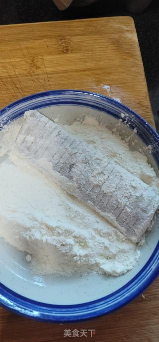 椒盐蒜香带鱼的做法步骤：6