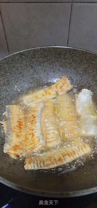 椒盐蒜香带鱼的做法步骤：8