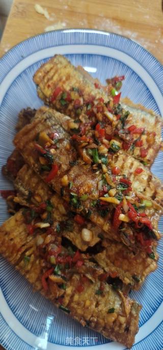 椒盐蒜香带鱼的做法步骤：16