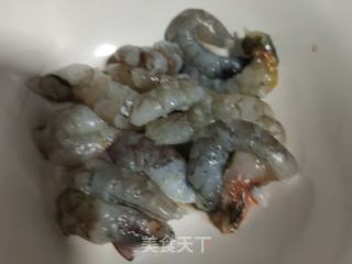 青椒虾仁炒茄丁的做法步骤：1