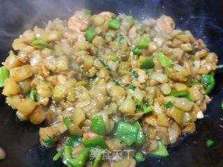 青椒虾仁炒茄丁的做法步骤：12