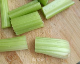金华火腿炒西芹的做法步骤：8