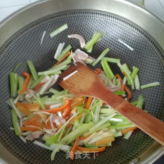 金华火腿炒西芹的做法步骤：15