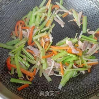 金华火腿炒西芹的做法步骤：16