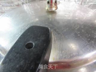 油豆腐魔芋结排骨煲的做法步骤：6