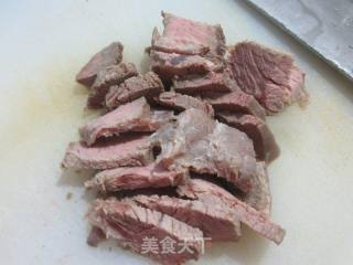 牛肉炒鸡蛋的做法步骤：2