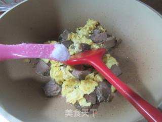 牛肉炒鸡蛋的做法步骤：7
