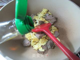 牛肉炒鸡蛋的做法步骤：8