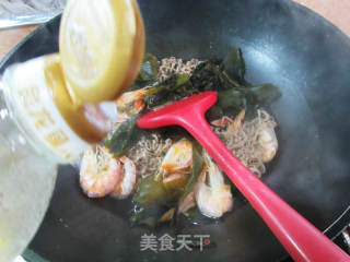 虾干裙带菜荞麦面的做法步骤：5