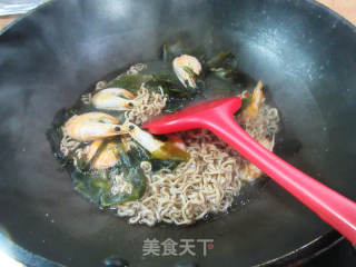 虾干裙带菜荞麦面的做法步骤：7