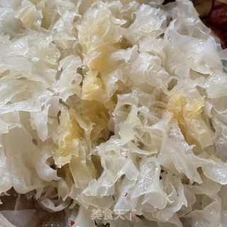 莲子芡实银耳汤的做法步骤：2