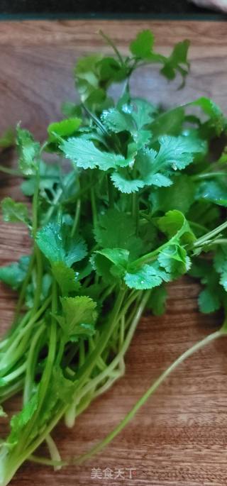 香菜拌青瓜的做法步骤：2