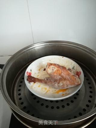 鹅腿炖杂蔬菜的做法步骤：1