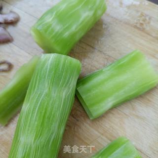 长腿蛸炒莴笋的做法步骤：1