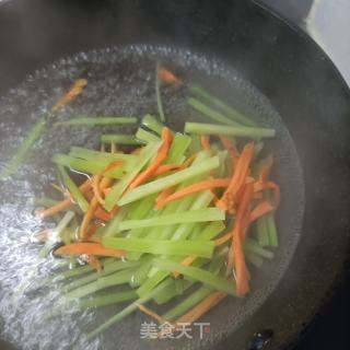 长腿蛸炒莴笋的做法步骤：3