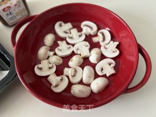 口蘑鲑鱼的做法步骤：2