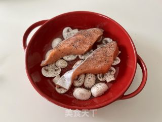 口蘑鲑鱼的做法步骤：4