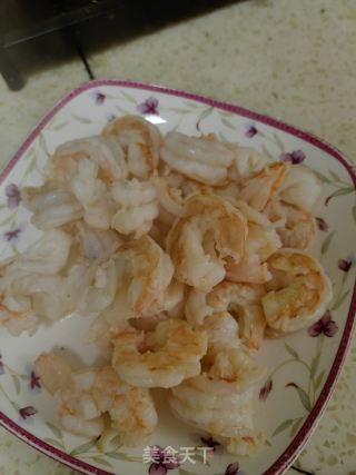 西芹炒虾仁的做法步骤：5