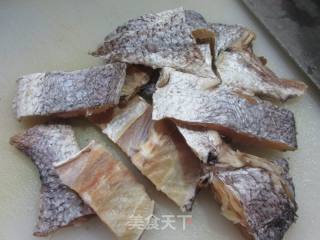 黄鱼鲞烧鸡翅中的做法步骤：4