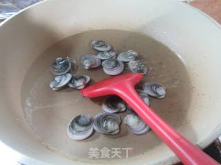 圆蛤菠菜汤的做法步骤：2