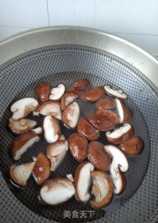 香菇油菜炒素毛肚的做法步骤：4