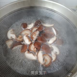 香菇油菜炒素毛肚的做法步骤：8