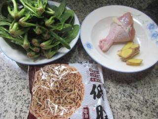 热拌琵琶腿肉菠菜荞麦面的做法步骤：1