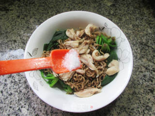 热拌琵琶腿肉菠菜荞麦面的做法步骤：9