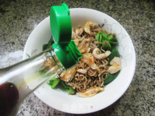 热拌琵琶腿肉菠菜荞麦面的做法步骤：10