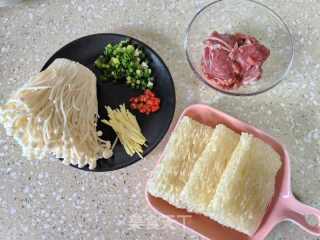牛肉焗米粉的做法步骤：1