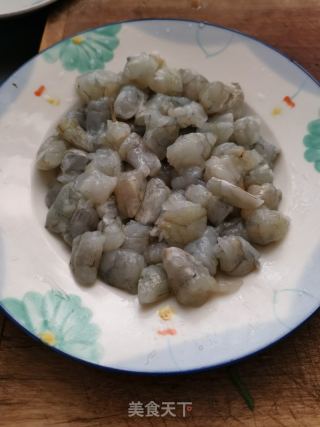 青豆炒虾仁的做法步骤：3