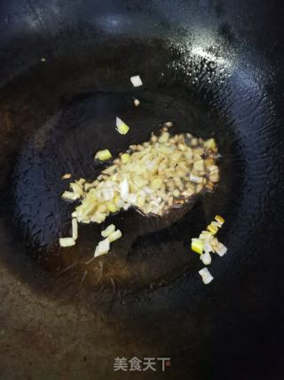 青豆炒虾仁的做法步骤：5