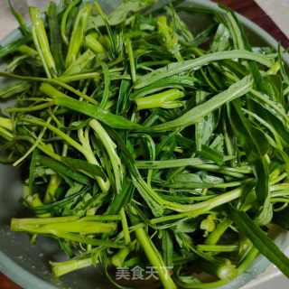 蒜香空心菜的做法步骤：1