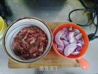 洋葱炒牛肉的做法步骤：2