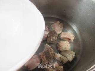 花生米烧排骨的做法步骤：3
