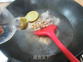 花生米烧排骨的做法步骤：8