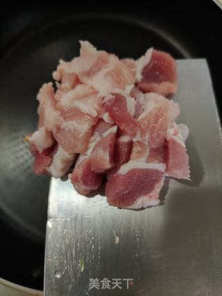 五花肉炒大葱的做法步骤：3
