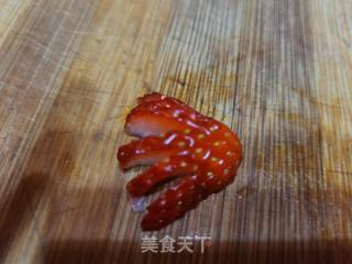 年年有余（草莓盘饰）的做法步骤：4