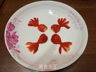 年年有余（草莓盘饰）的做法步骤：7