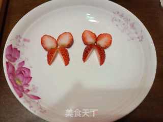 两只蝴蝶～草莓摆盘的做法步骤：6