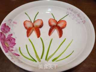 两只蝴蝶～草莓摆盘的做法步骤：7